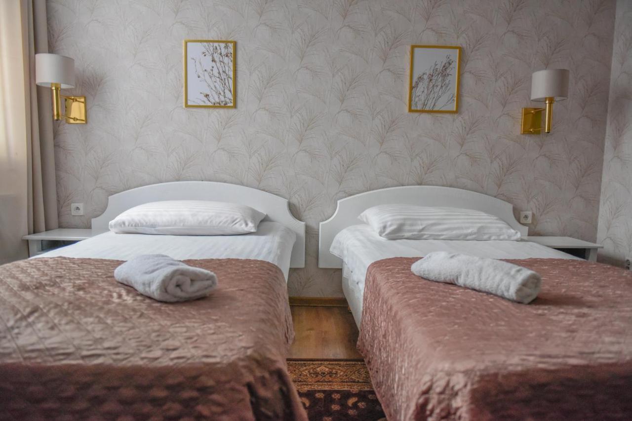Hotel Dwór Ostoia Rymanów Exterior foto