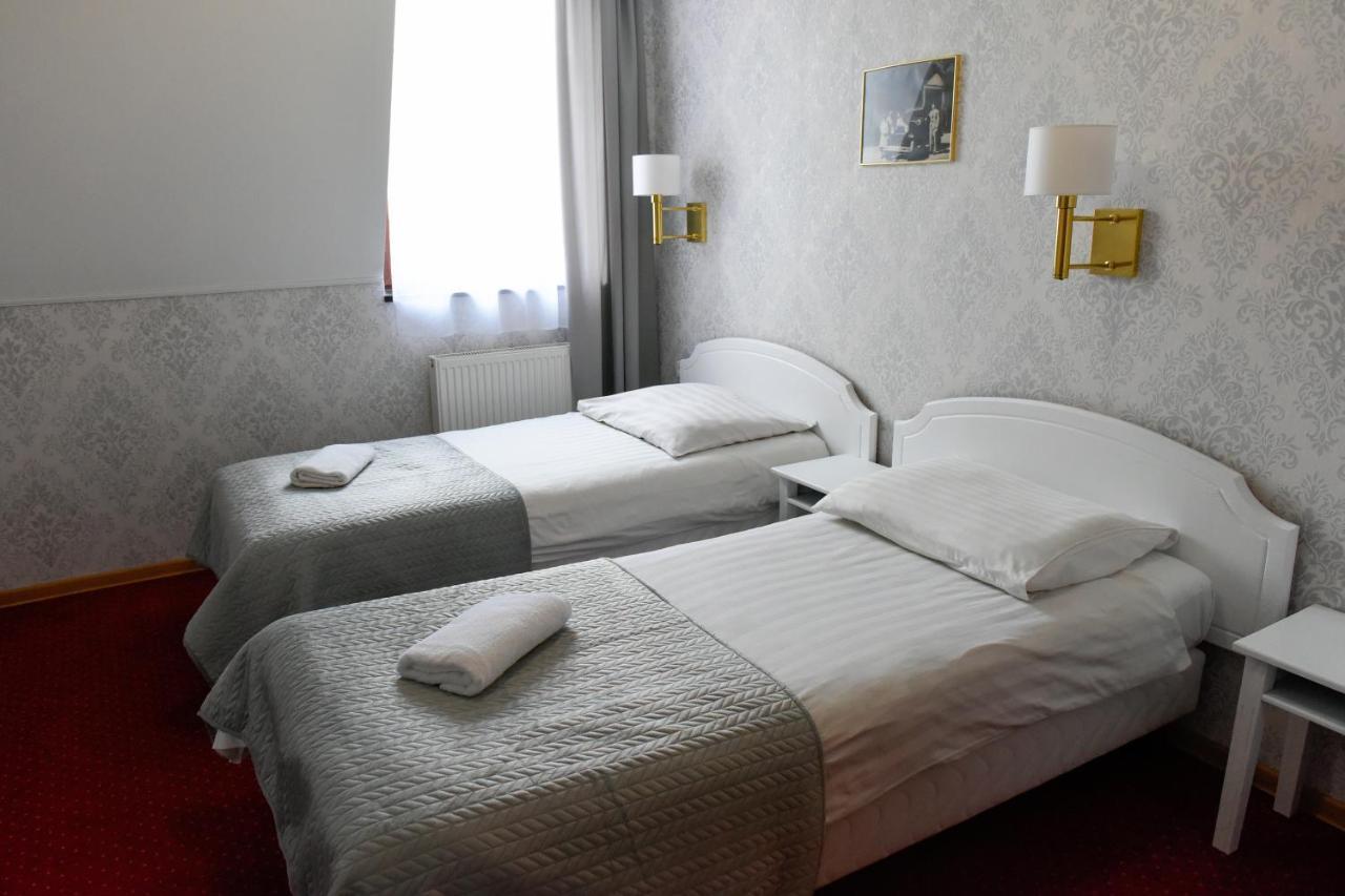 Hotel Dwór Ostoia Rymanów Exterior foto
