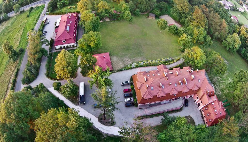 Hotel Dwór Ostoia Rymanów Exterior foto