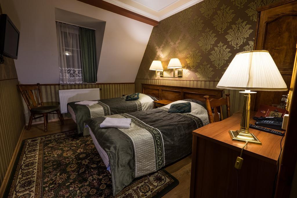 Hotel Dwór Ostoia Rymanów Exterior foto